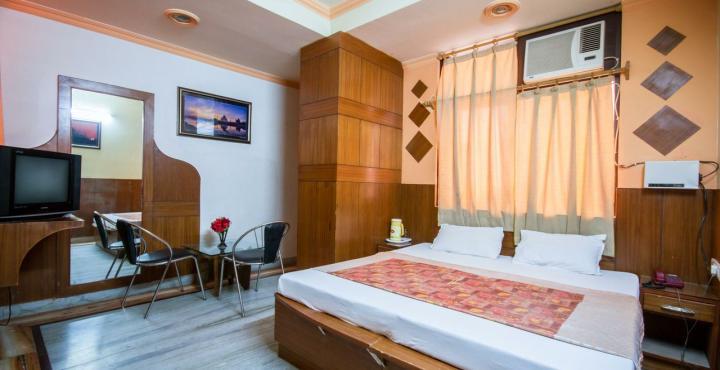 Fabexpress Alpine Hotel Agra  Bagian luar foto