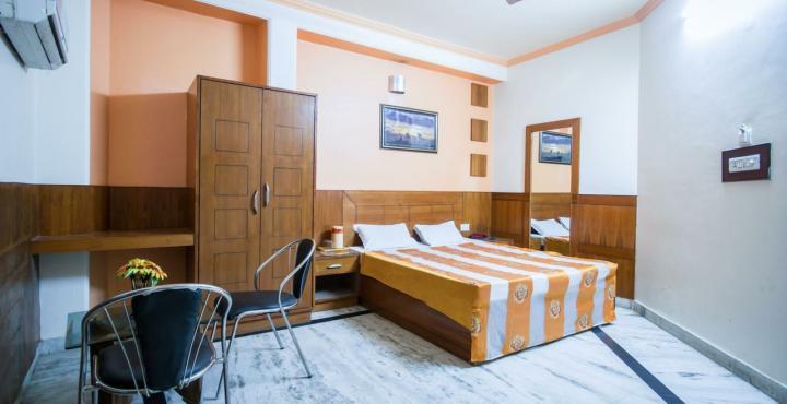 Fabexpress Alpine Hotel Agra  Bagian luar foto
