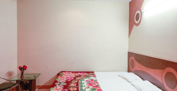 Fabexpress Alpine Hotel Agra  Bagian luar foto