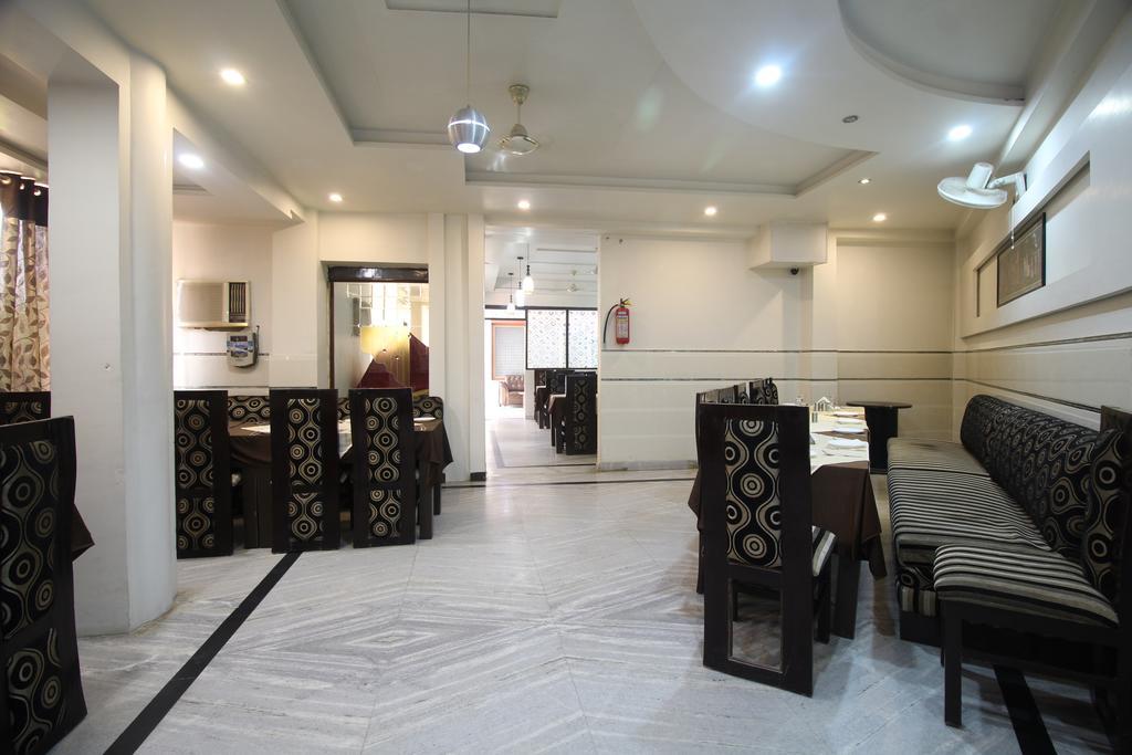 Fabexpress Alpine Hotel Agra  Bagian luar foto