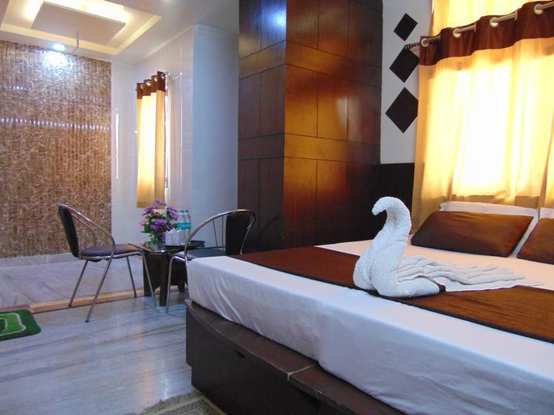 Fabexpress Alpine Hotel Agra  Bagian luar foto