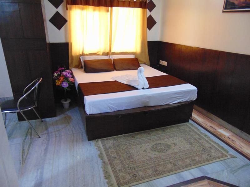 Fabexpress Alpine Hotel Agra  Bagian luar foto