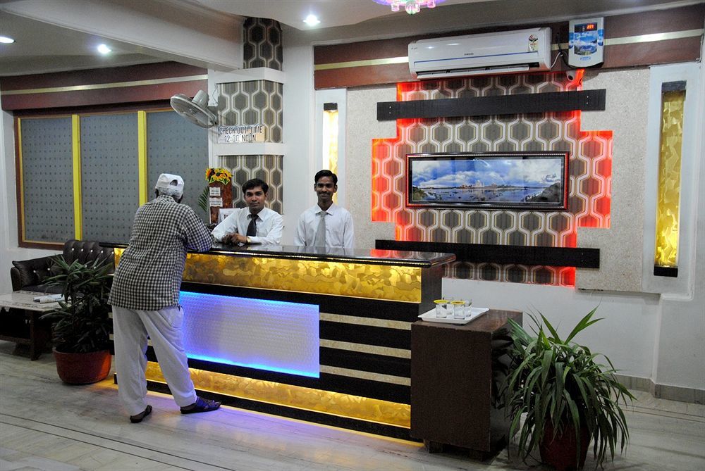 Fabexpress Alpine Hotel Agra  Bagian luar foto