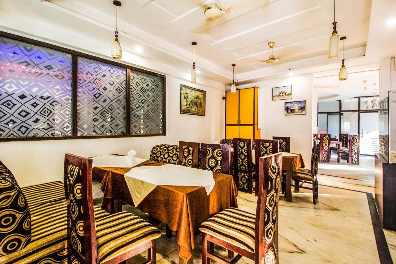 Fabexpress Alpine Hotel Agra  Bagian luar foto